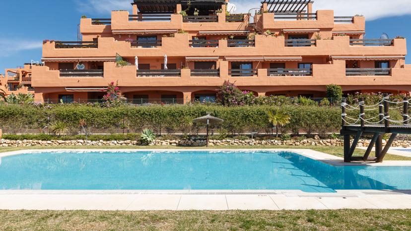 Ático de Lujo en Primera Línea de Playa con Solarium y Jacuzzi image 2