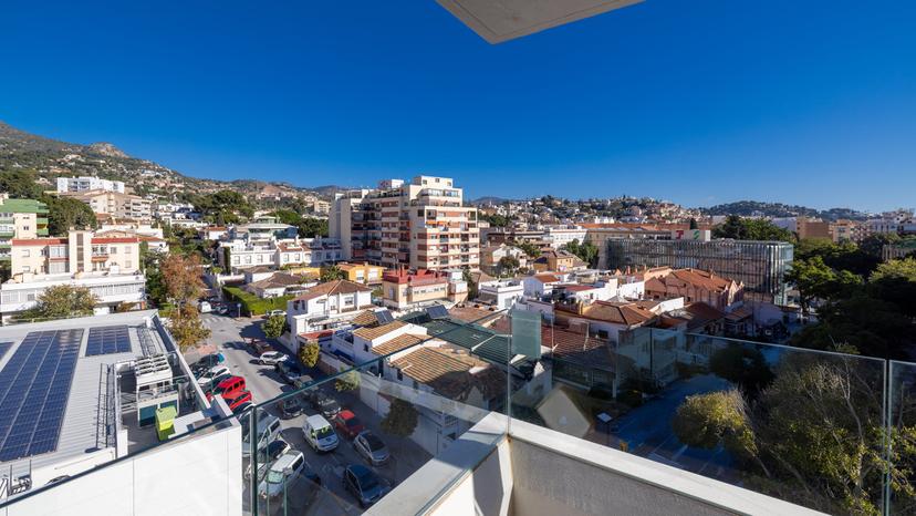 Exclusive Home with Sea Views in El Palo image 2